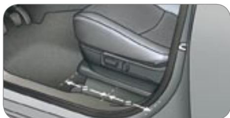 PEUGEOT 4007 - Installation d'un siège ENFANT avec une ceinture trois POINTS - 3