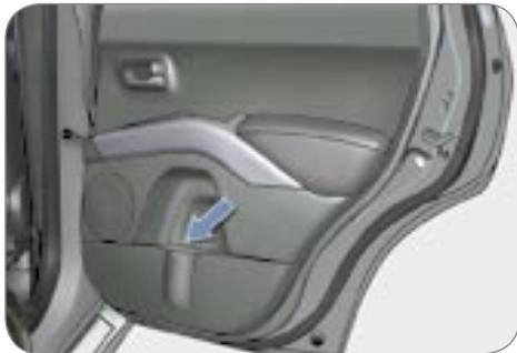 PEUGEOT 4007 - Les aménagements intérieurs arrière - 2