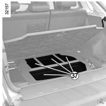 RENAULT KOLEOS - Rangements sous le tapis de coffre à bagages. - 2