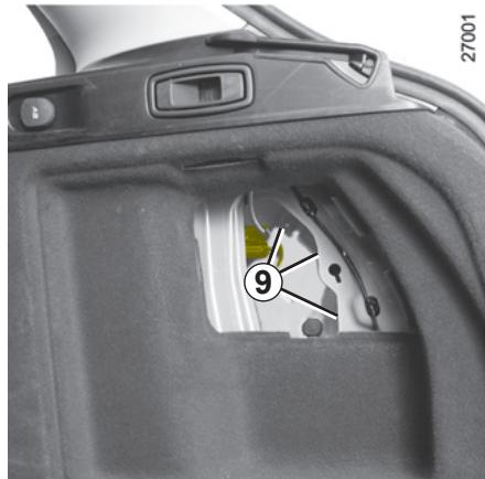 RENAULT LAGUNA - FEUX arrière : remplacement des lampes (suite) - 2