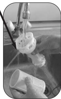 BRANDT VM400BE1 - Nettoyage des filtres à déchets - 4