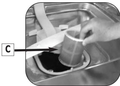 BRANDT VM400BE1 - Nettoyage des filtres à déchets - 3