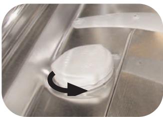 BRANDT VM400BE1 - ③ Remplissage du réservoir à sel régénérant - 1