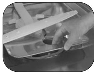 BRANDT VM400BE1 - Nettoyage des filtres à déchets - 2