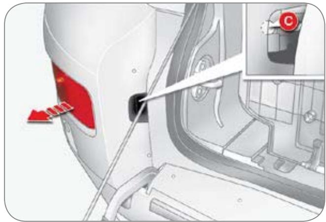 CITROEN C-CROSSER - Changement des feux antibrouillard - 2