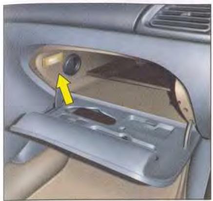 CITROEN C5 - Éclairage sous planche de bord - 1