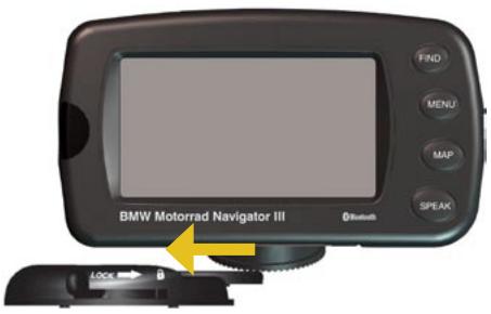 GARMIN BMW MOTORRAD NAVIGATOR III PLUS - Pour installer le navigator III sur le support de montage antidérivant : - 1