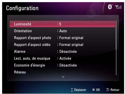 Configuration Luminosité : 5 Orientation : Auto Rapport d'aspect photo : Format original Rapport d'aspect vidéo : Format original Alarme : Désactivée Lect. auto. de musique : Activée Economie d'énergie : Désactivée Réseau Déplacer OK Retour