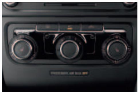 VOLKSWAGEN GOLF - Climatisation et multimédia - 1