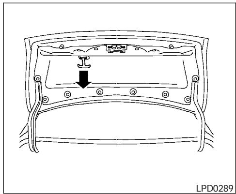 NISSAN ALTIMA - Ouverture à l'aide de la clé (selon l'équipement du véhicule) - 1