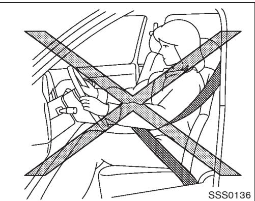 NISSAN CUBE - Precautions à prendre avec les ceintures de securite - 2