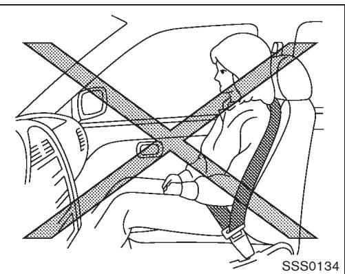 NISSAN CUBE - Precautions à prendre avec les ceintures de securite - 5