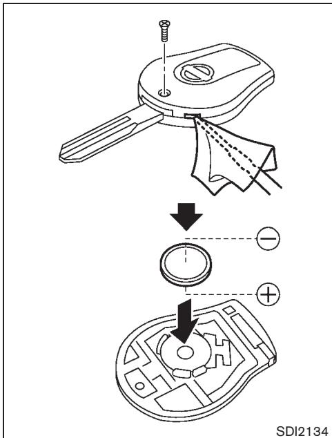 NISSAN CUBE - Reemplacement de la PILE de clé - 4
