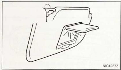 NISSAN QASHQAI - Eclairage de compartiment à bagages - 1