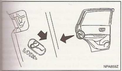 NISSAN QASHQAI - Pour activer la fonction de verrouillage automatique au démarrage : - 1