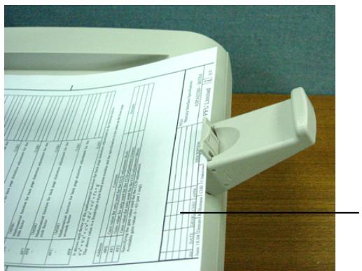 RICOH AFICIO MP C2051 - Installation de la butée du papier - 2