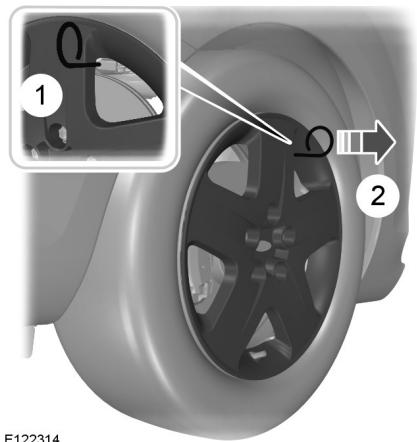 FORD FOCUS - Déposer l'enjoliveur de roue. - 1