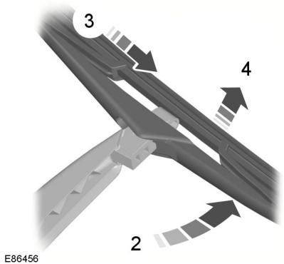 FORD MONDEO - Remplacement des balais d'essuie-glaces de lunette arrière - SW - 1