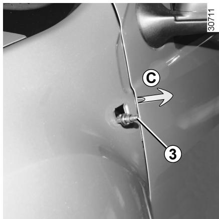 DACIA DUSTER - RÉPÉTITEURS LATERAUX : remplacement des lampes - 4