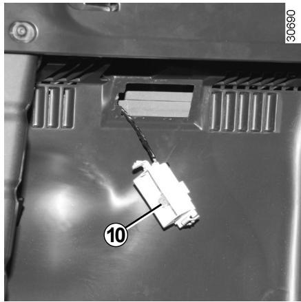 DACIA DUSTER - Éclaireurs intérieurs : remplacement des lampes (3/3) - 2