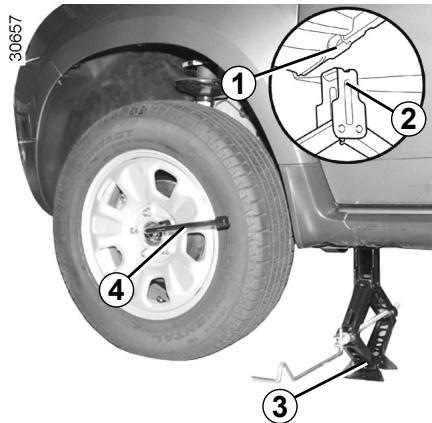 DACIA DUSTER - Enjoliveur central avec vis de roues apparentes - 4
