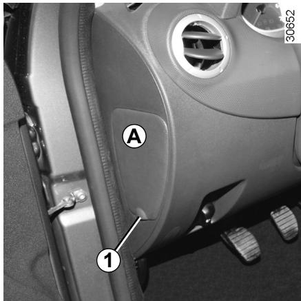 DACIA DUSTER - Éclaireurs intérieurs : remplacement des lampes (3/3) - 4