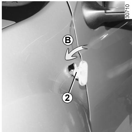 DACIA DUSTER - RÉPÉTITEURS LATERAUX : remplacement des lampes - 3