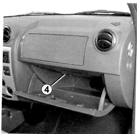 DACIA LOGAN - Plafonnier arrêté - 1