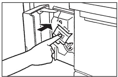 OLIVETTI COPIA 9021 - Comment remplacer la cartouche d'agrafes - 2