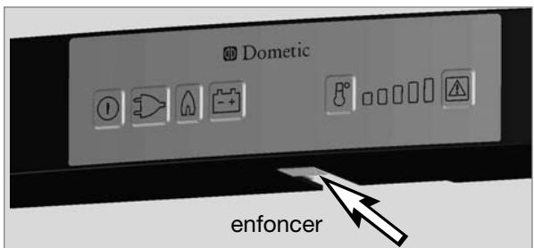 DOMETIC RM 8555 - Insérer/Remplacer les batteries - 1