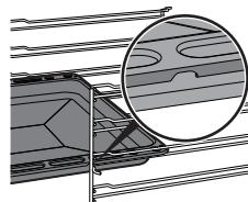 SMEG SYD4110I-1 - N'utilisez pas de nettoyants abrasifs agressifs ou de racloirs métalliques tranchants pour nettoyer la porte vitrée du four, car ils risquent de rayer la surface et de la faire éclater. Utilisez éventuellement des outils en bois ou en plastique. - 2