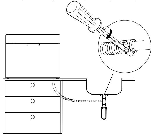 MEDION MD 37210 - Raccordement du tuyau au siphon de l'évier - 3