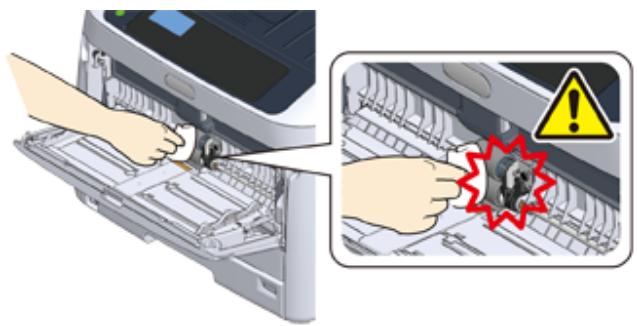 OKI C824N - Nettoyage des rouleaux d'alimentation papier (Bac MP) - 5