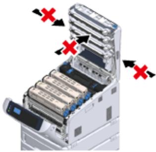 OKI C824N - Comment utiliser l'outil de protection contre le basculement - 2