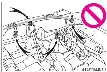 TOYOTA YARIS GR - Précautions avec les airbags SRS - 1