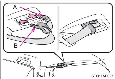 TOYOTA YARIS GR - Comment détacher et ranger la ceinture de sécurité centralearrêté - 3