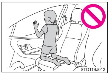 TOYOTA YARIS GR - Précautions avec les airbags SRS - 2