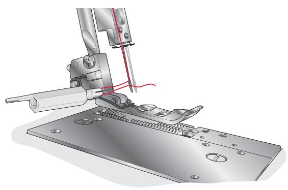 PFAFF HOBBYLOCK 2.5 - Changer de fil - 3