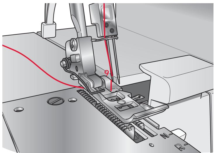 PFAFF HOBBYLOCK 2.5 - Enfilage de l'aiguille de gauche - 4