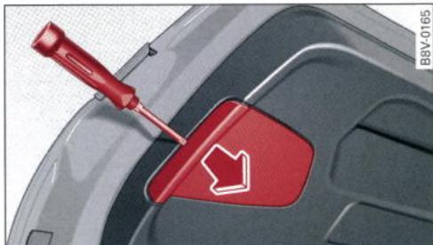 AUDI E TRON - Demontage du support d'ampoules dans le hayon - 1