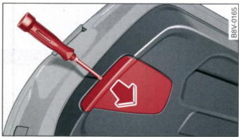 AUDI E TRON - Demontage du support d'ampoules dans le hayon - 1