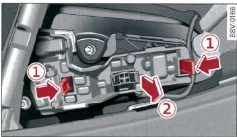 AUDI E TRON - Demontage du support d'ampoules dans le hayon - 2