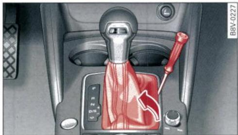 AUDI E TRON - Déverrouillage d'urgence du levier sélecteur (vécicule avec direction à gauche) - 1