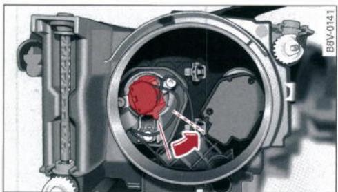 AUDI E TRON - Dépose de l'ampoule du feu de croissement - 2
