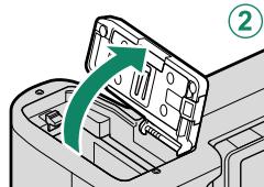 FUJIFILM FUJI X-S10 - Insertion de la batterie et d'une carte mémoire - 2