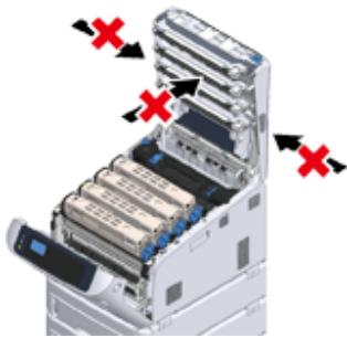 OKI C844DNW - Comment utiliser l'outil de protection contre le basculement - 2