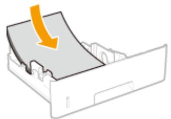 CANON I-SENSYS LBP325X - Chargez le papier de telle manière que les bords de la pile de feuilles soient alignés sur l'avant de la cassette à papier. - 1