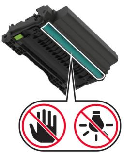 LEXMARK MS331DN - Retirez l'unité de traitement d/images. - 2