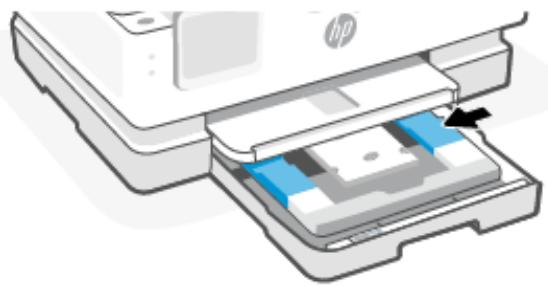 HP ENVY INSPIRE 7221E - Faites glisser les guides de papier pour les positionner tout contre les bords du bac photo. - 3