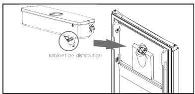 HISENSE RT600N4WC2 - Installez la boîte de stockage d'eau - 1
